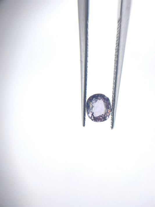 Tourmaline ovale modifé grise 0.61 ct