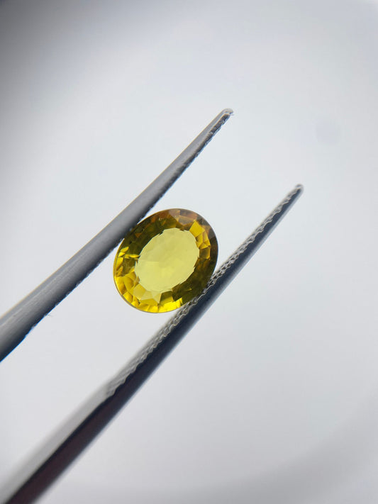 Saphir oval jaune 1.24 ct