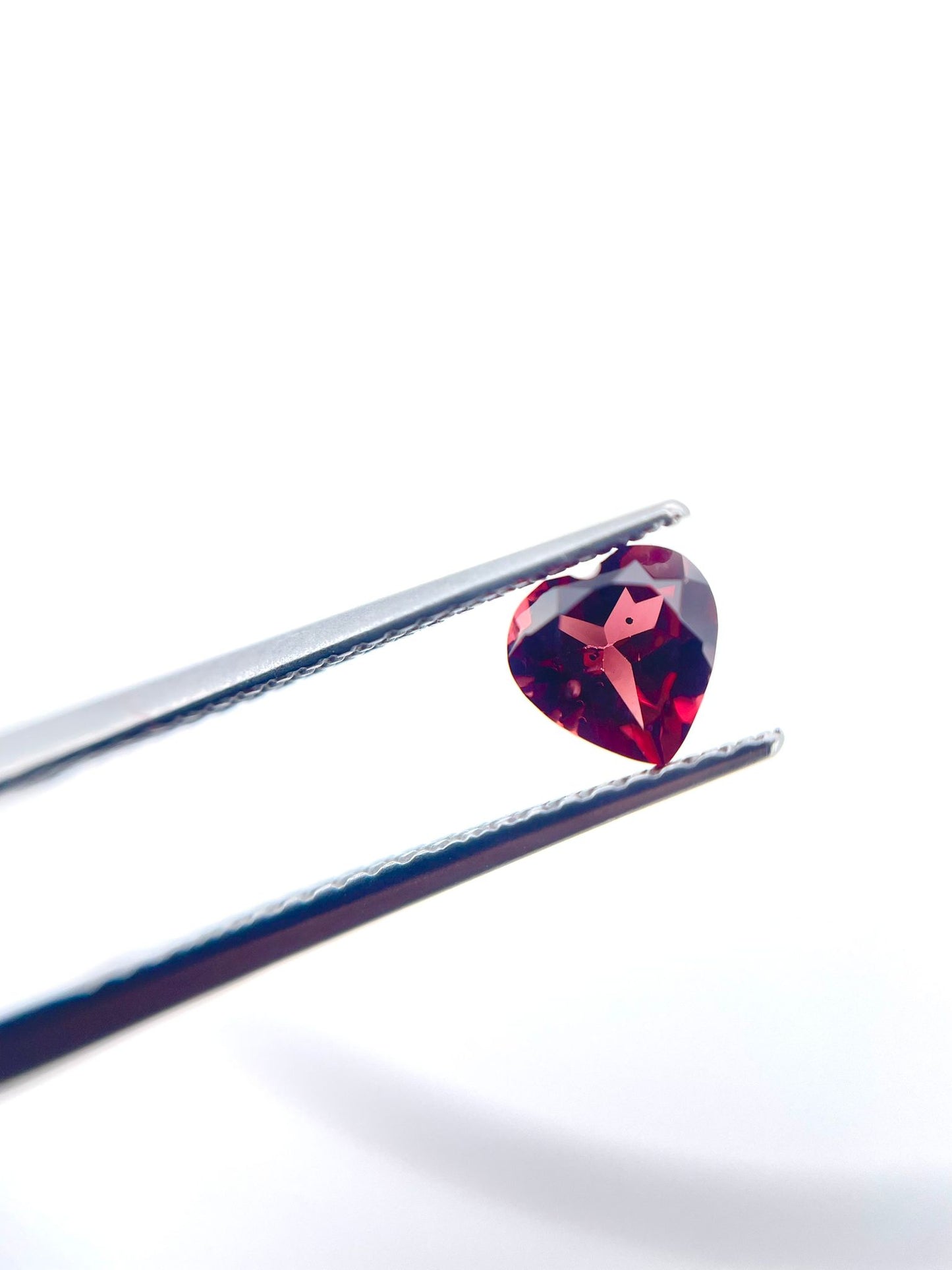 Grenat Pyrope coeur 0.55 ct