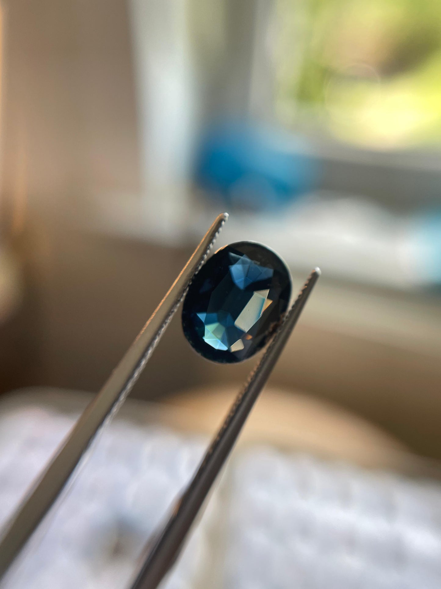 Saphir ovale bleu 1.55 ct