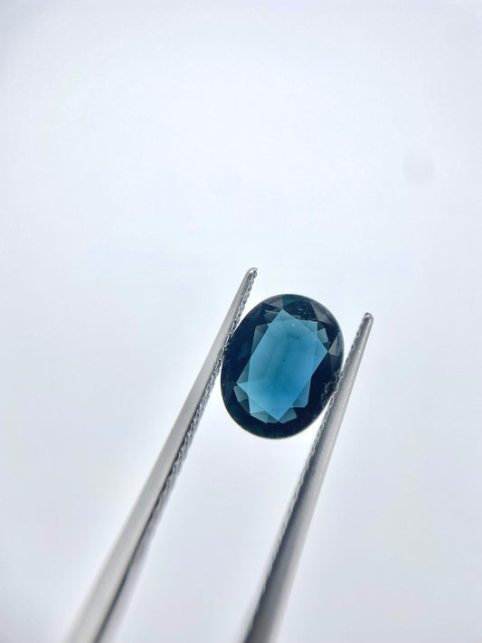 Saphir ovale bleu 1.55 ct