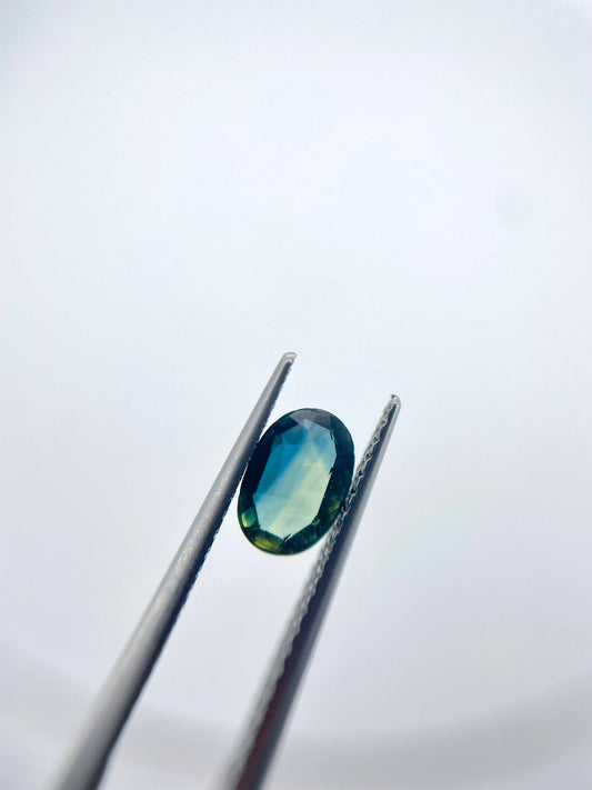 Saphir ovale bi-color bleu/jaune 0.71 ct
