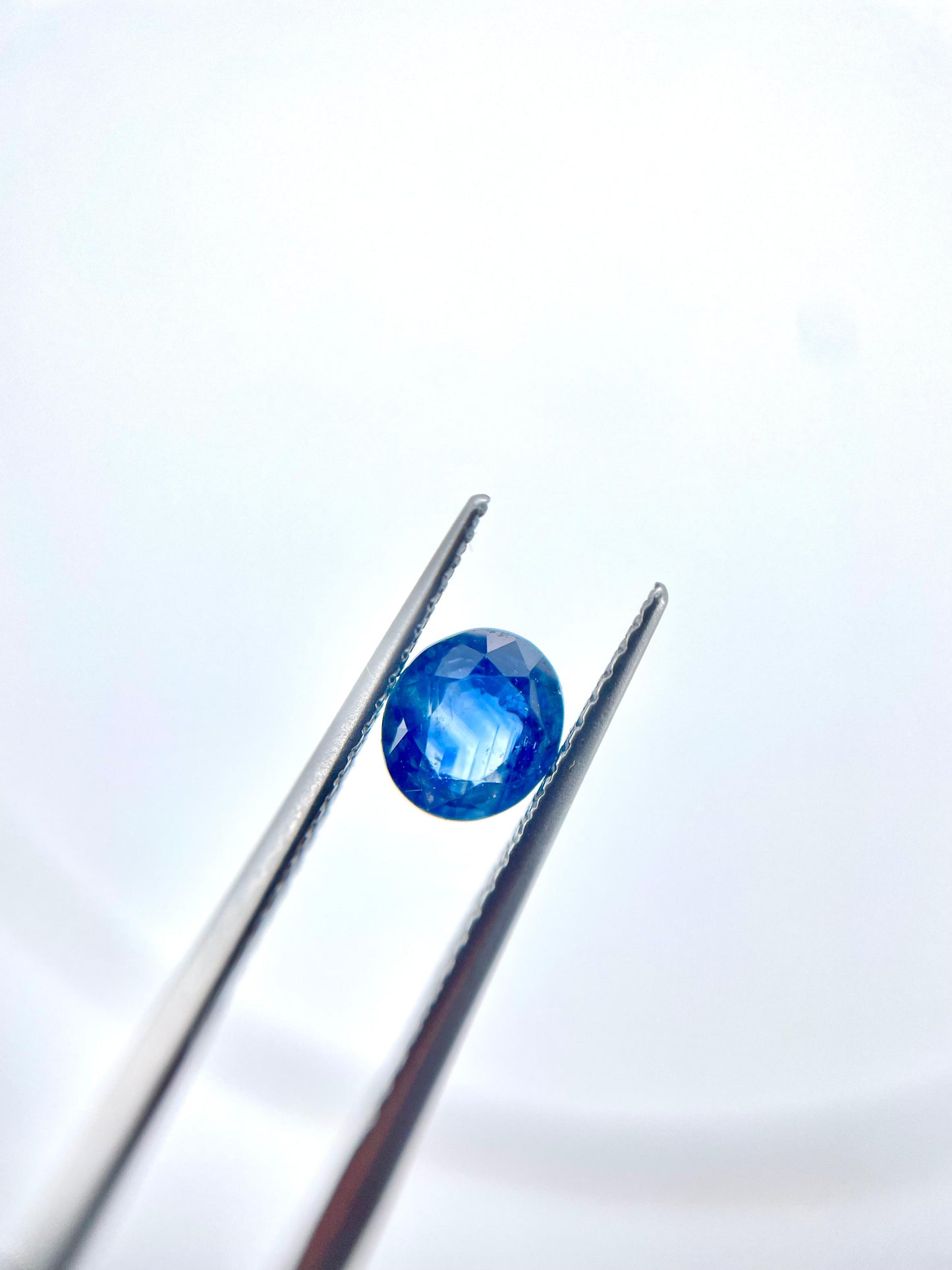 Saphir ovale bleu 1.14 ct