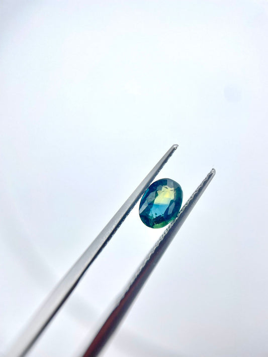 Saphir ovale bi-color 0.67 ct