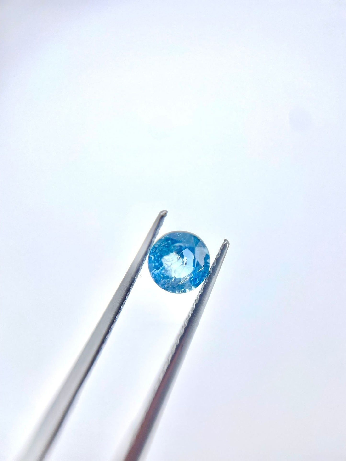 Saphir rond bleu 0.88 ct