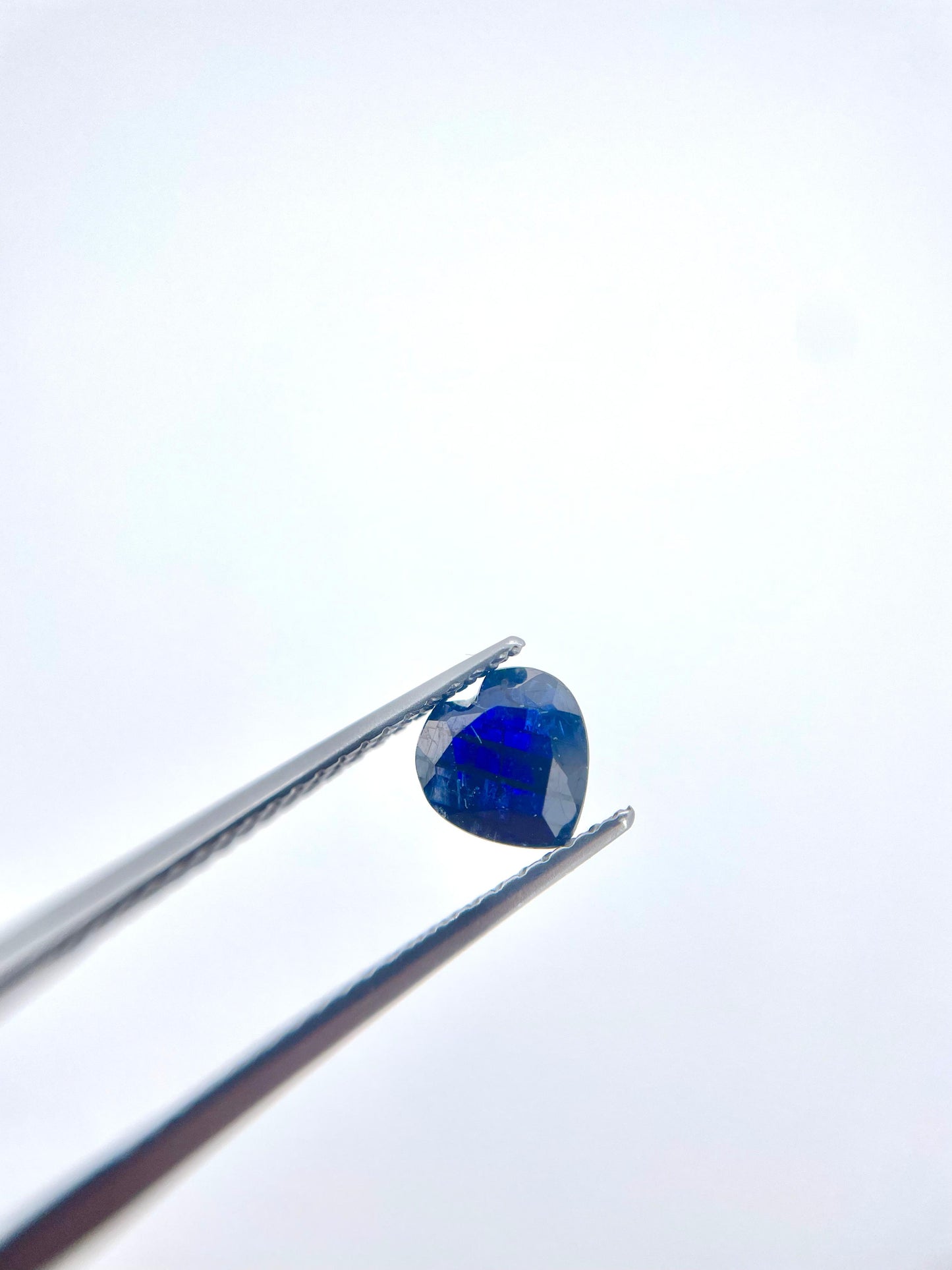 Saphir coeur bleu 0.85 ct