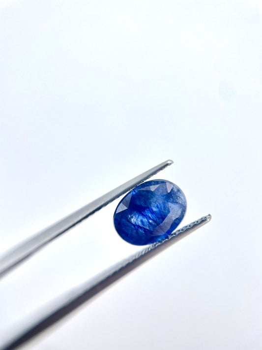 Saphir ovale bleu 1.3 ct