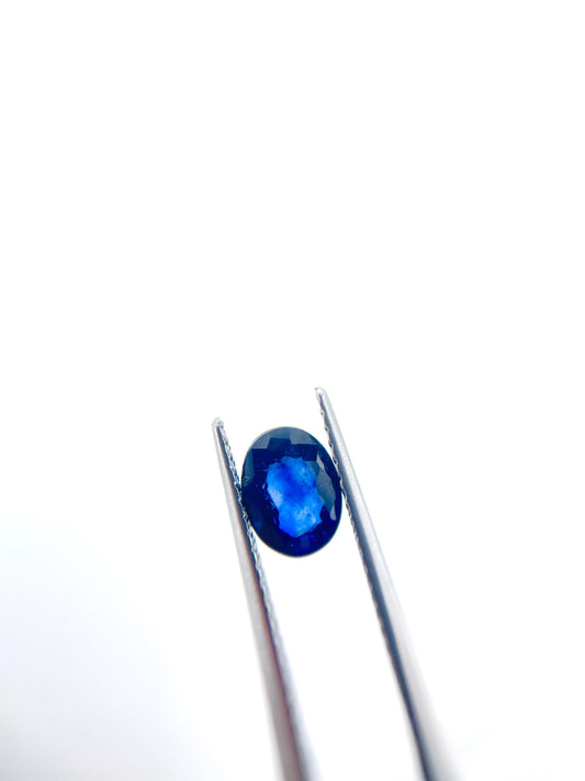 Saphir ovale bleu 1.02 ct