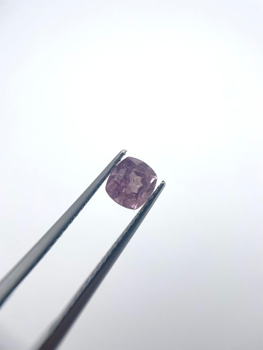 Spinel coussin 0.77 ct