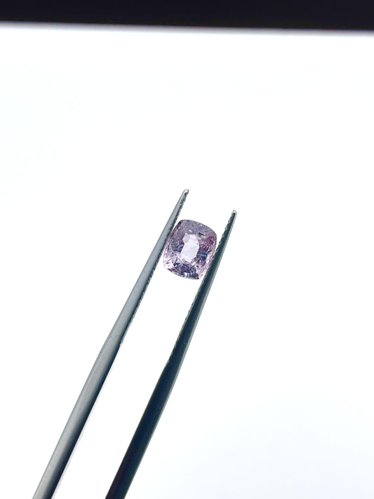 Spinel coussin 0.99 ct