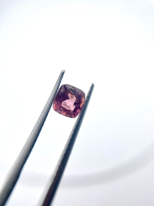 Spinel coussin 0.94 ct