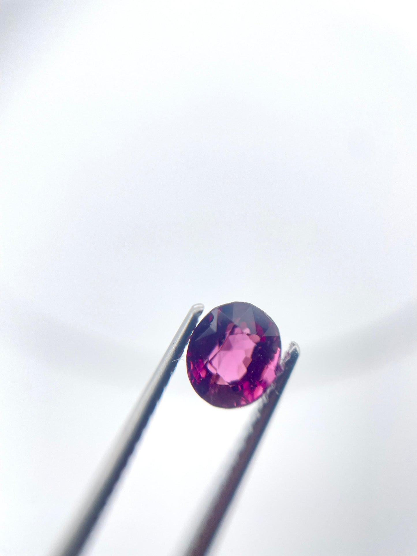 Spinel ovale sans inclusion