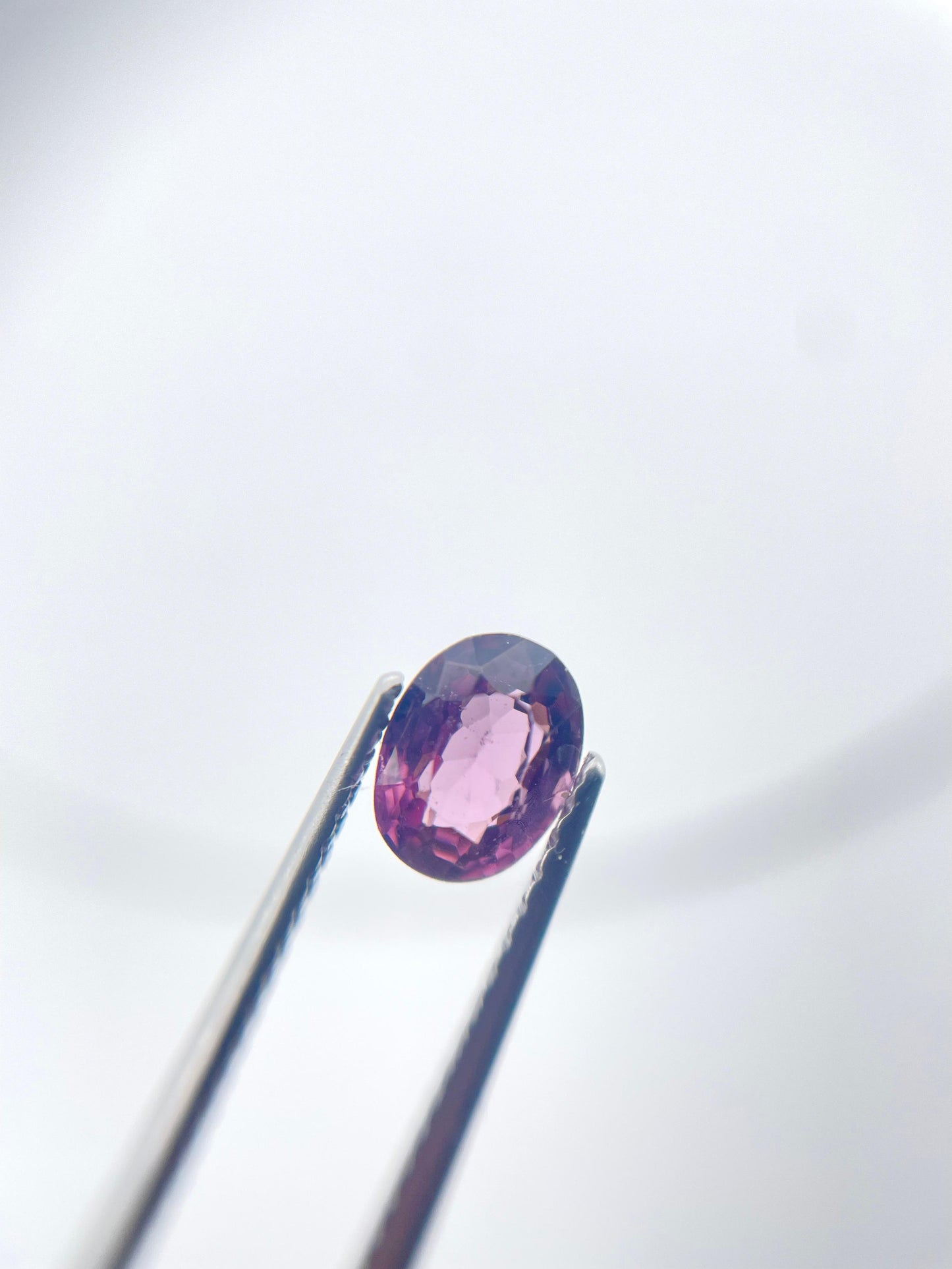Spinel ovale sans inclusion