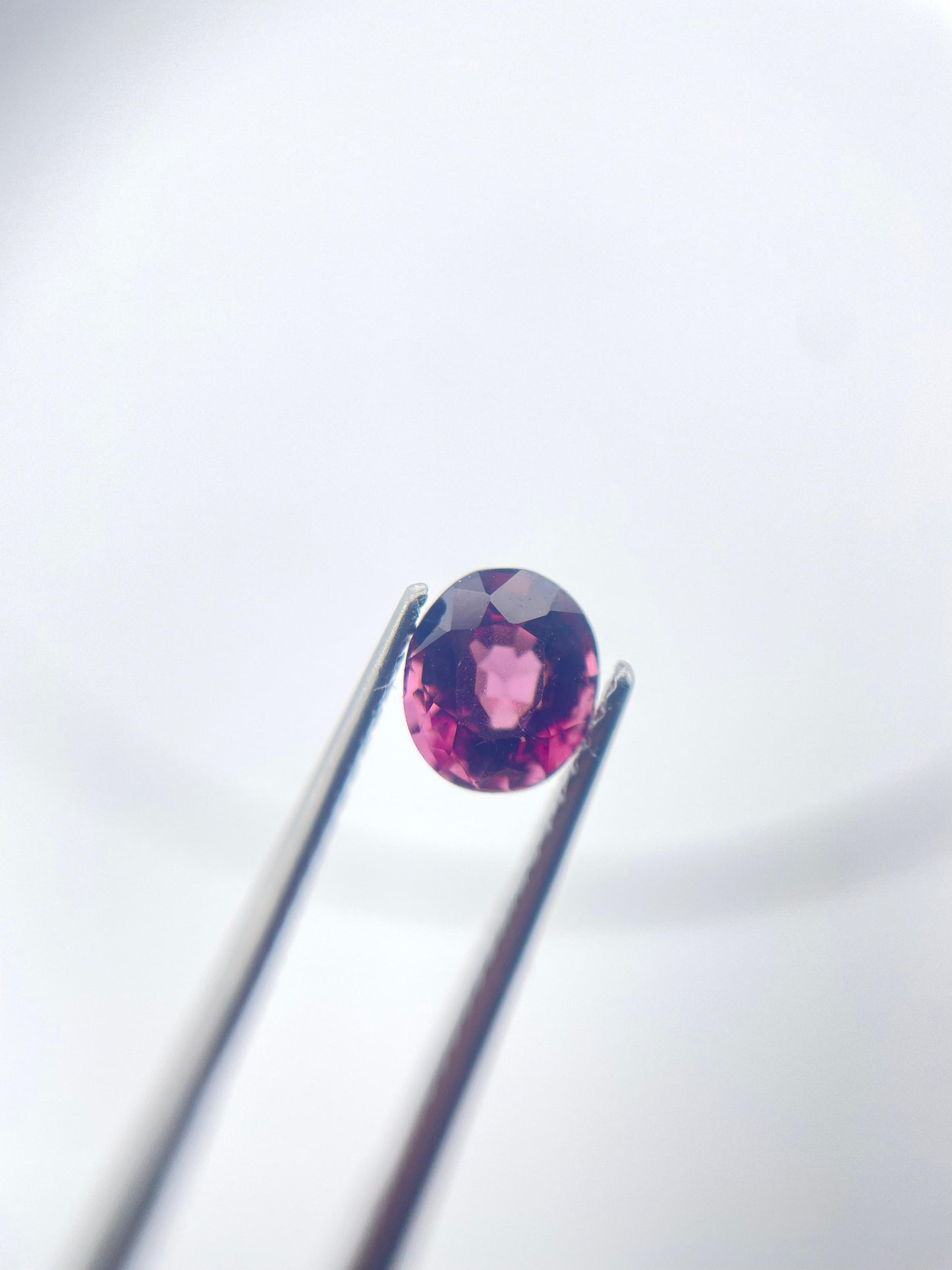 Spinel ovale sans inclusion