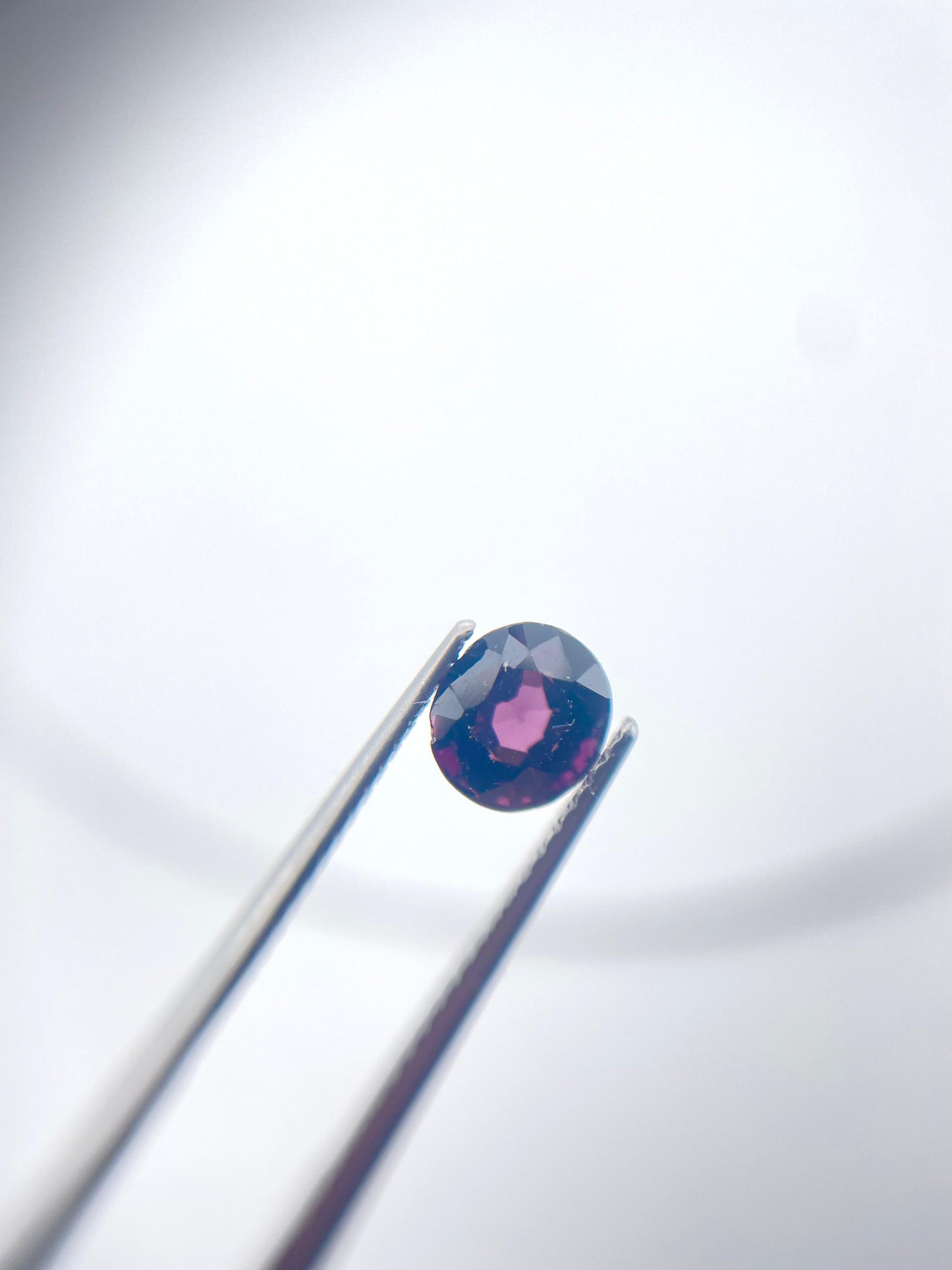 Spinel ovale sans inclusion