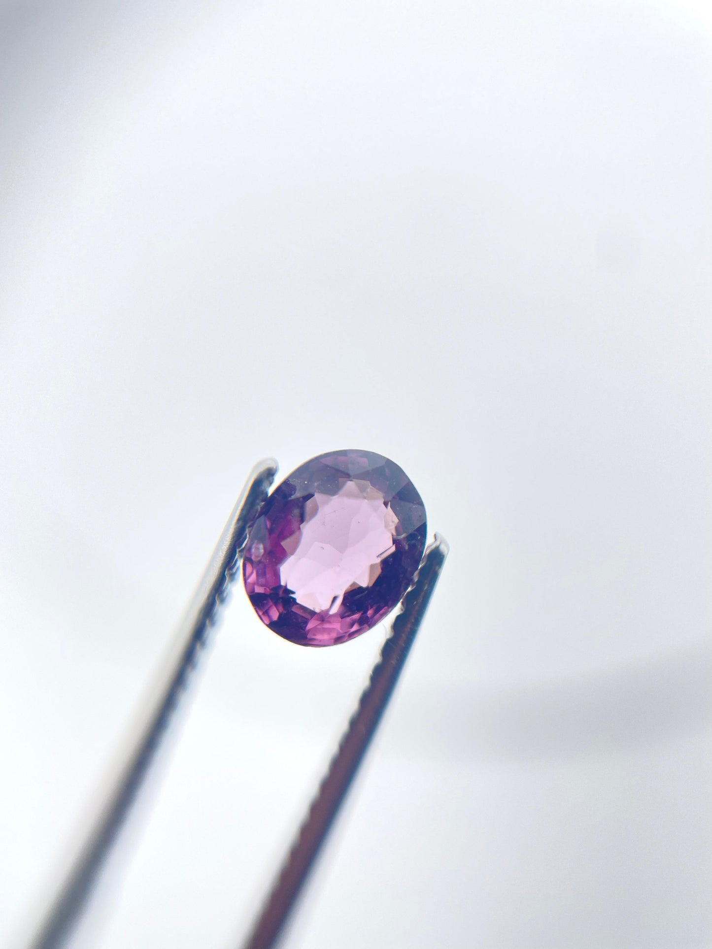 Spinel ovale sans inclusion