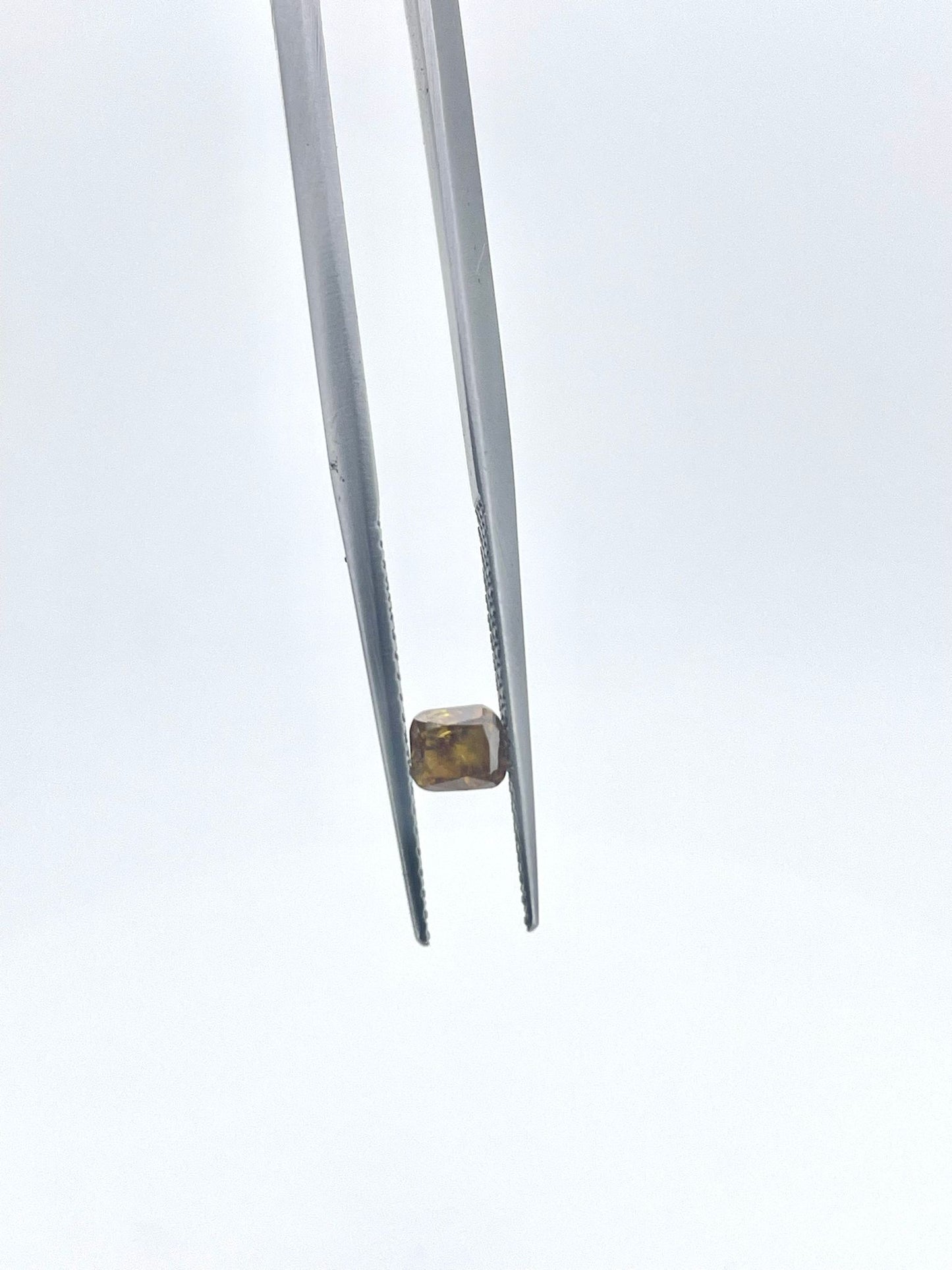 Diamant coussin jaune 0.39 ct
