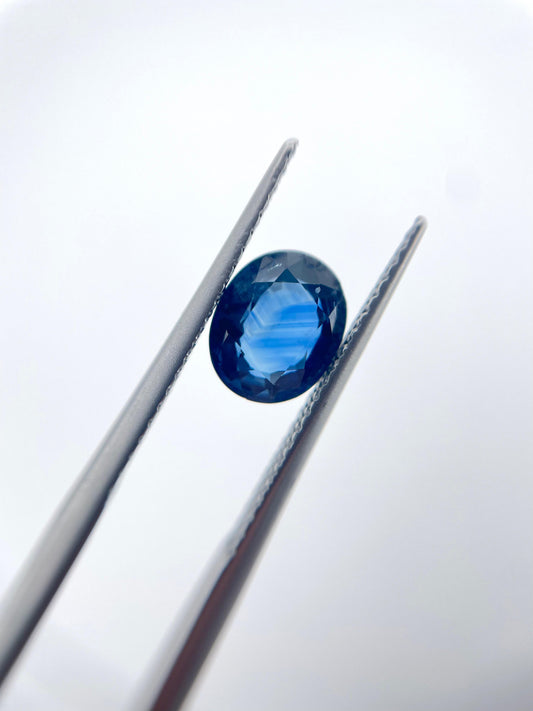 Saphir ovale bleu 1.43 ct