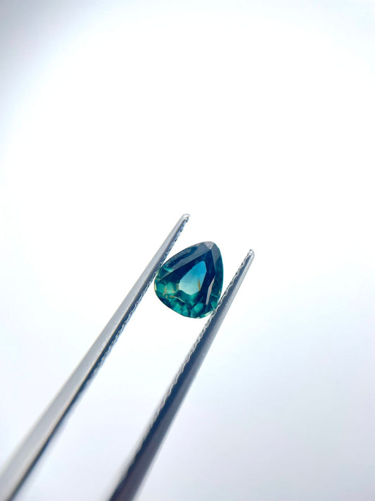 Saphir poire bleu 0.92 ct