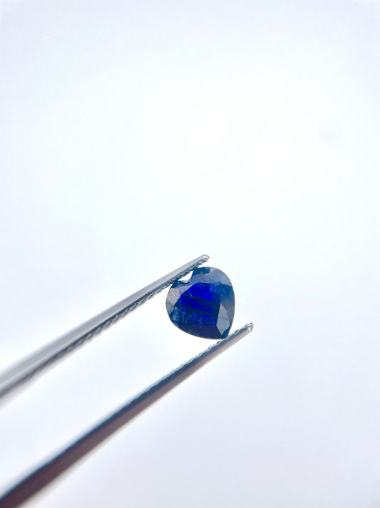 Saphir coeur bleu 0.85 ct